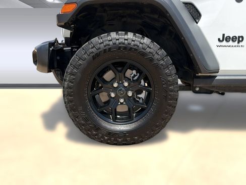 Used 2025 Jeep Wrangler Unlimited Sport AWD/4WD image 11