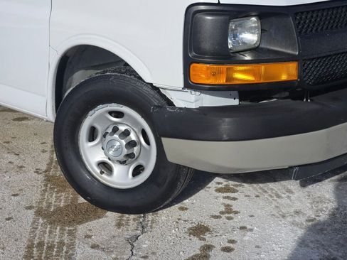 Used 2015 Chevrolet Express 2500 image 3