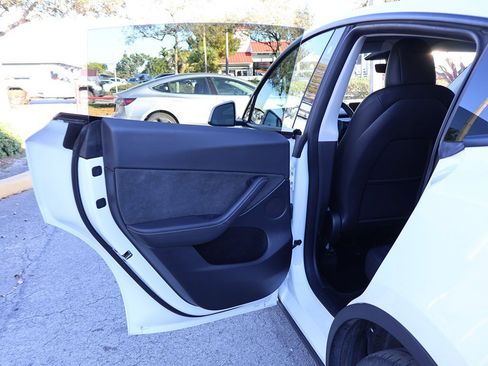 Used 2023 Tesla Model Y Long Range image 25