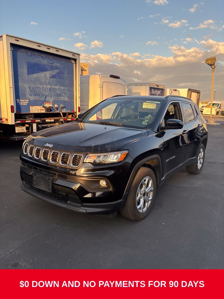 Used 2025 Jeep Compass Latitude w/ Sun & Sound Group AWD/4WD image 1