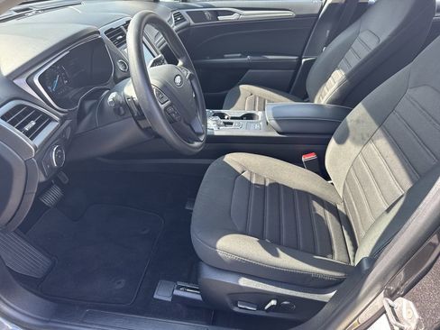 Used 2019 Ford Fusion SE image 9