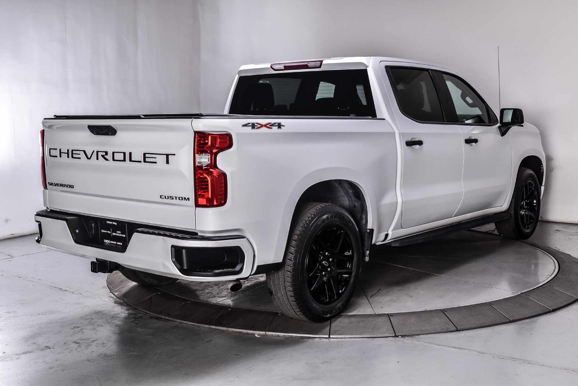 Used 2023 Chevrolet Silverado 1500 Custom w/ LPO, Dark Essentials Package AWD/4WD image 6