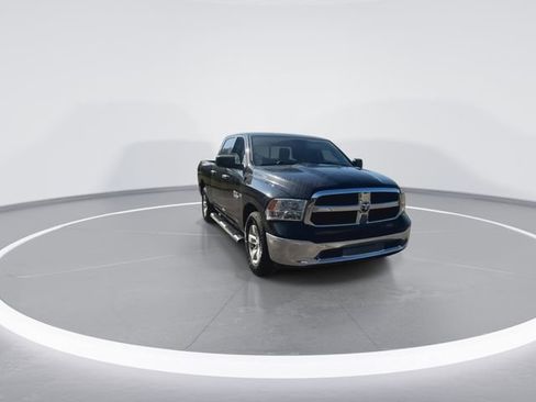 Used 2018 RAM 1500 Classic SLT image 3