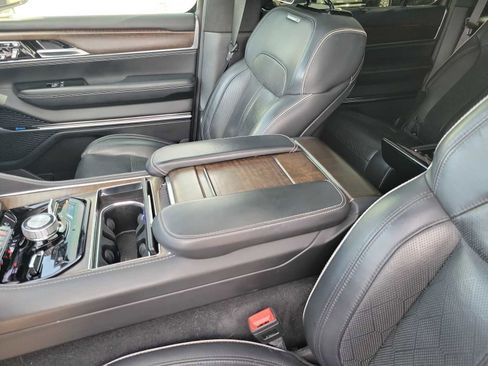 Used 2023 Jeep Grand Wagoneer Series II AWD/4WD image 20