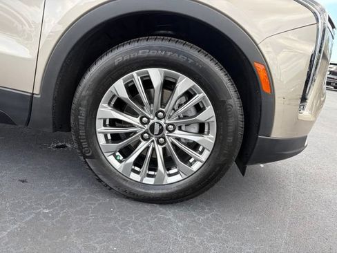 Used 2024 Cadillac XT4 Premium Luxury FWD image 8