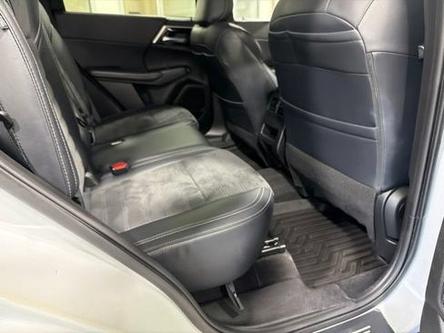 Used 2024 Mitsubishi Outlander SE FWD image 30