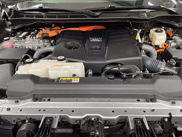 Used 2023 Toyota Sequoia SR5 AWD/4WD image 15