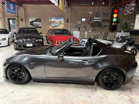 Used 2019 MAZDA MX-5 Miata RF Club RWD image 17