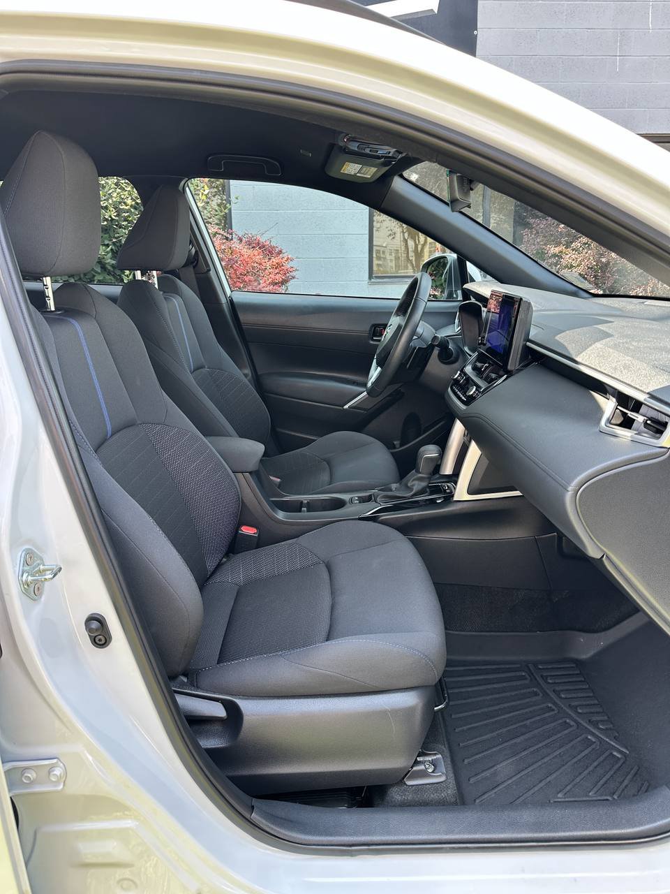 Used 2024 Toyota Corolla Cross AWD Hybrid image 20