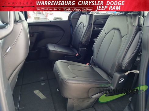 New 2026 Chrysler Pacifica Select image 11