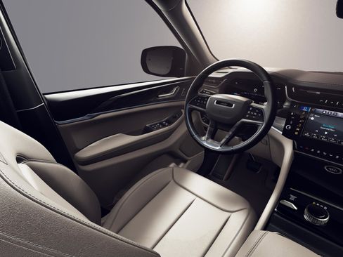 New 2026 Jeep Grand Cherokee L Limited AWD/4WD image 8