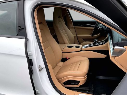 Used 2023 Porsche Panamera RWD image 9