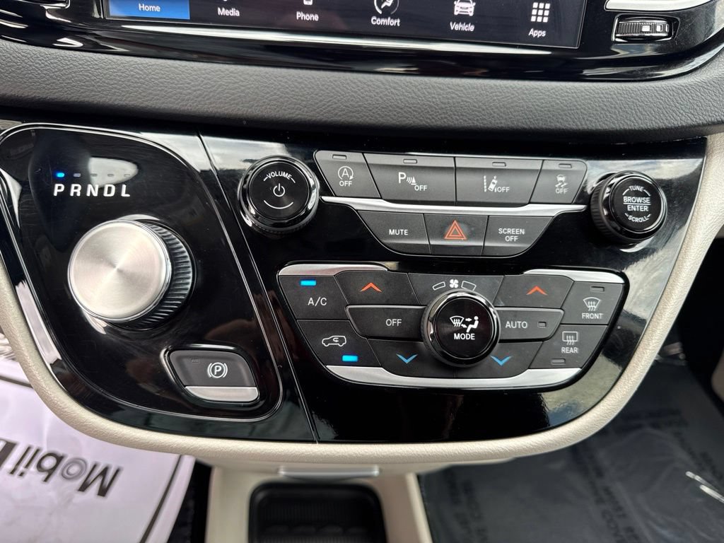 Used 2023 Chrysler Pacifica Touring-L FWD image 27
