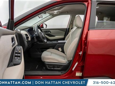 Used 2023 Nissan Rogue SV image 5