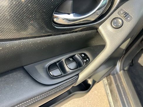 Used 2016 Nissan Rogue SL w/ SL Premium Package image 15