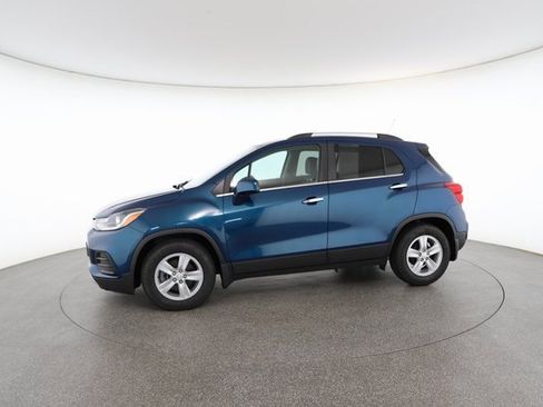 Used 2019 Chevrolet Trax LT w/ LT Convenience Package image 5