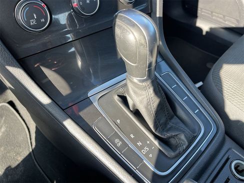 Used 2019 Volkswagen Golf S image 19