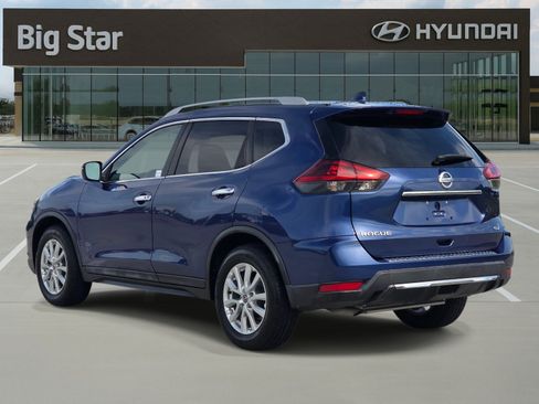 Used 2018 Nissan Rogue SV FWD image 3