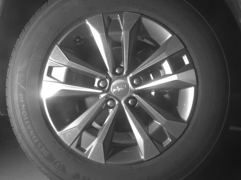 Used 2025 Chevrolet Equinox LT FWD image 13