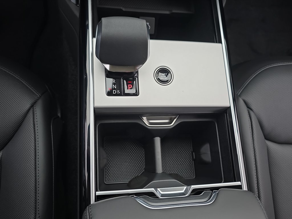 New 2025 Land Rover Range Rover SE AWD/4WD image 26