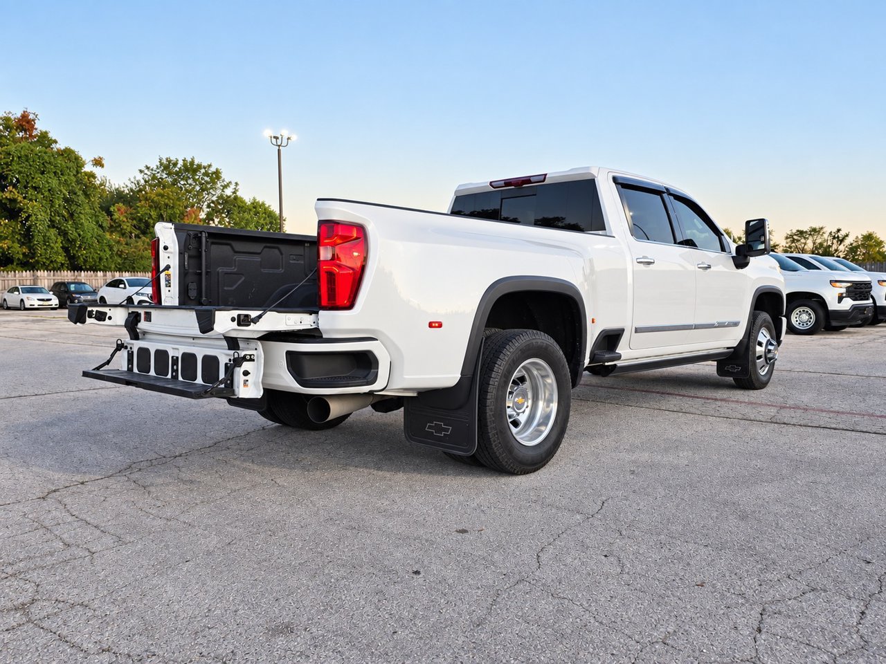 Used 2024 Chevrolet Silverado 3500 High Country w/ High Country Premium Package AWD/4WD image 6