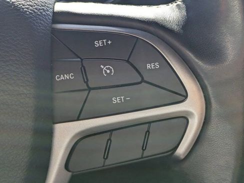 Used 2020 Jeep Grand Cherokee Altitude image 23