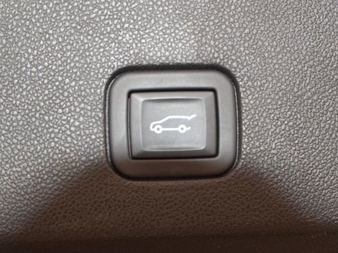 Used 2023 Cadillac XT6 Sport w/ Technology Package image 17