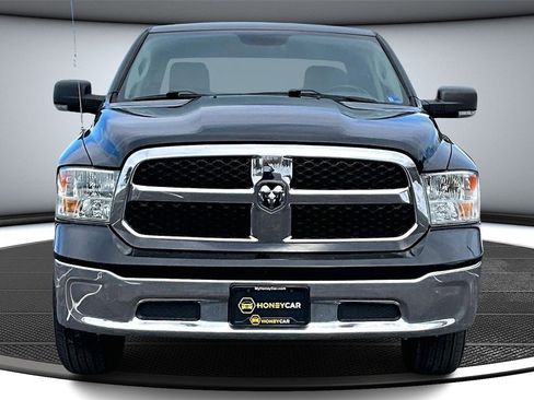 Used 2019 RAM 1500 Classic SLT w/ Luxury Group image 2
