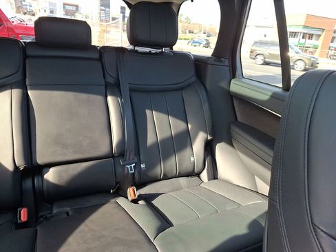 Used 2024 Land Rover Range Rover SE image 14