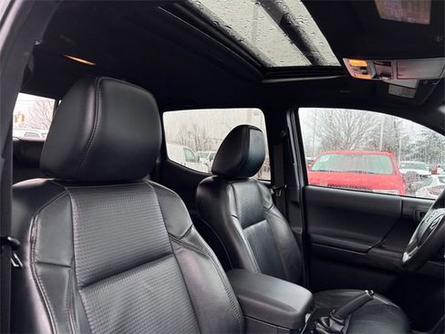 Used 2020 Toyota Tacoma TRD Sport image 29