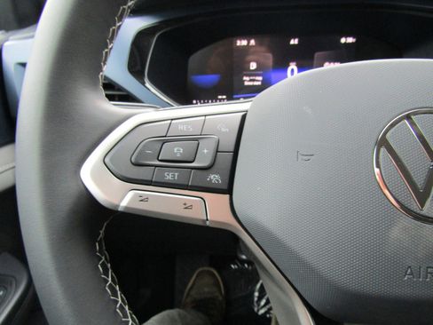 New 2024 Volkswagen Taos SE image 18