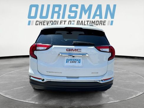 Used 2024 GMC Terrain SLT AWD/4WD image 5