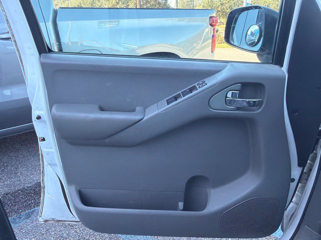 Used 2010 Nissan Frontier SE w/ Moonroof Pkg RWD image 10