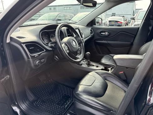 Used 2019 Jeep Cherokee Trailhawk w/ Cold Weather Group AWD/4WD image 9