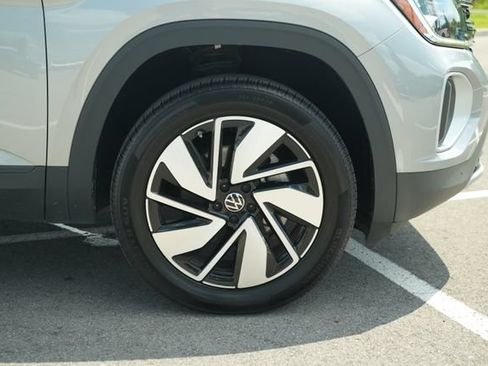 Used 2025 Volkswagen Atlas SE FWD image 45