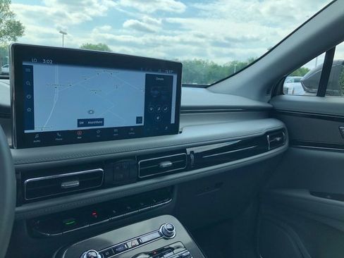 Used 2022 Lincoln Nautilus Reserve w/ Monochromatic Package image 12