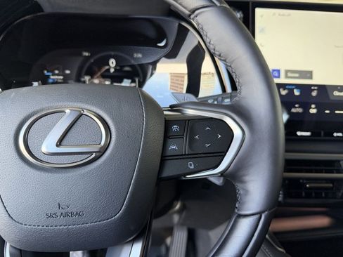 Certified 2026 Lexus RX 450h AWD w/ Convenience Package image 16