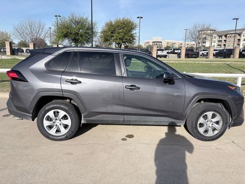 Used 2022 Toyota RAV4 LE image 3