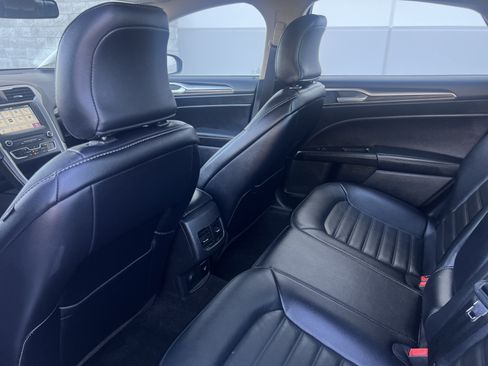 Used 2018 Ford Fusion SE w/ Equipment Group 602A FWD image 24
