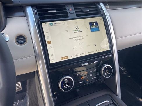 Used 2025 Land Rover Discovery Metropolitan Edition image 8