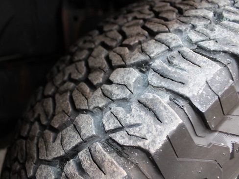 Used 2018 Nissan Titan SV image 11