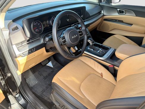 Used 2023 Kia Carnival LX image 26