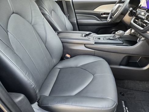 Certified 2026 Toyota Grand Highlander FWD image 9