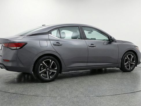 Used 2025 Nissan Sentra SV FWD image 9