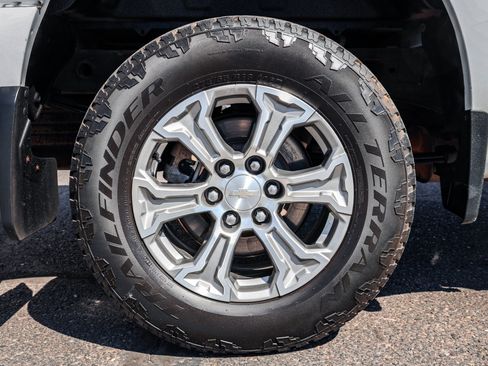 Used 2022 Chevrolet Silverado 1500 LT w/ Z71 Off-Road Package AWD/4WD image 8
