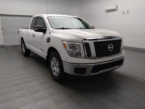 Used 2017 Nissan Titan SV image 13