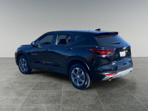 Used 2025 Chevrolet Blazer LT FWD image 3