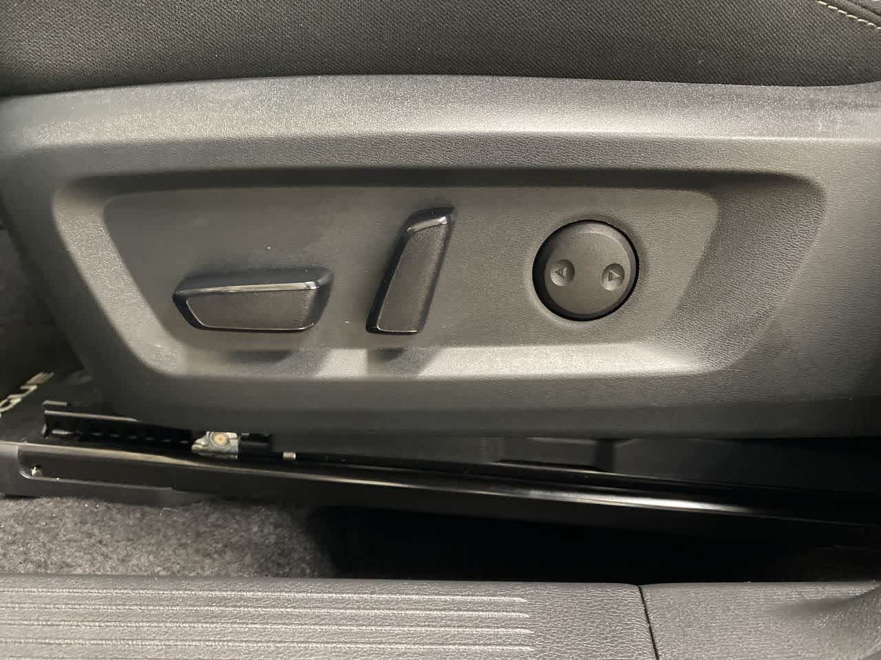 Used 2025 Nissan Rogue SV AWD/4WD image 14