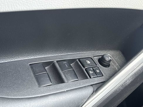 Used 2022 Toyota Corolla Cross L FWD image 26