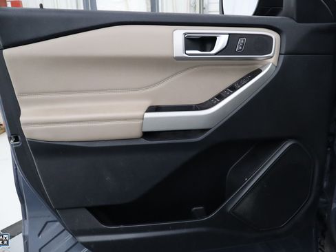 Used 2021 Ford Explorer XLT w/ Equipment Group 202A image 10